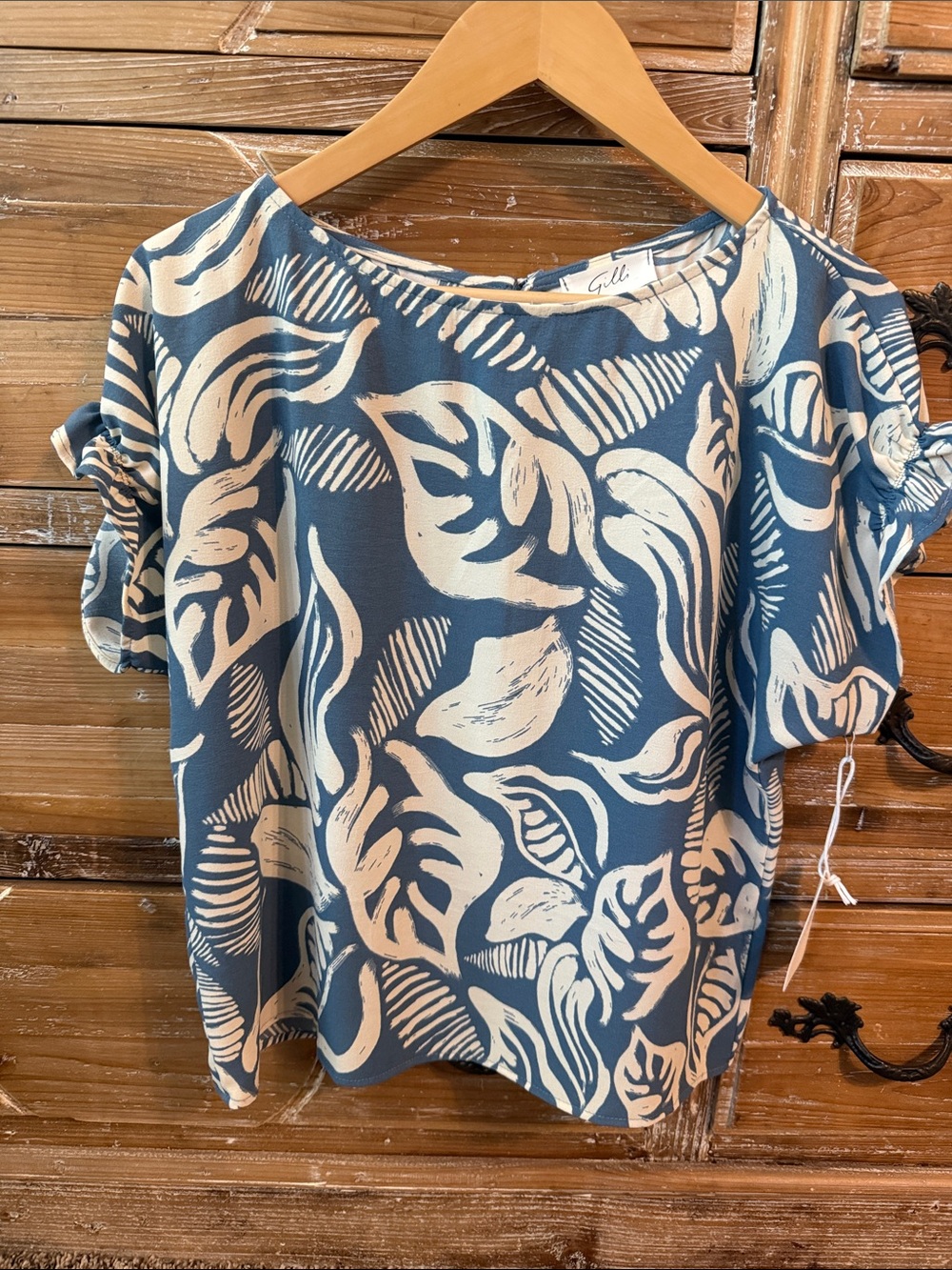 Gilli Blue & Cream Leaf-Print Short Sleeve Top